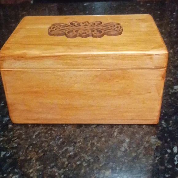 Homemade wooden trinket box - Picture 2 of 7